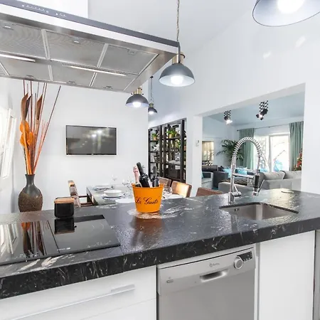 Cubo's Cozy & Modern Sol De Malaga * Торремолинос